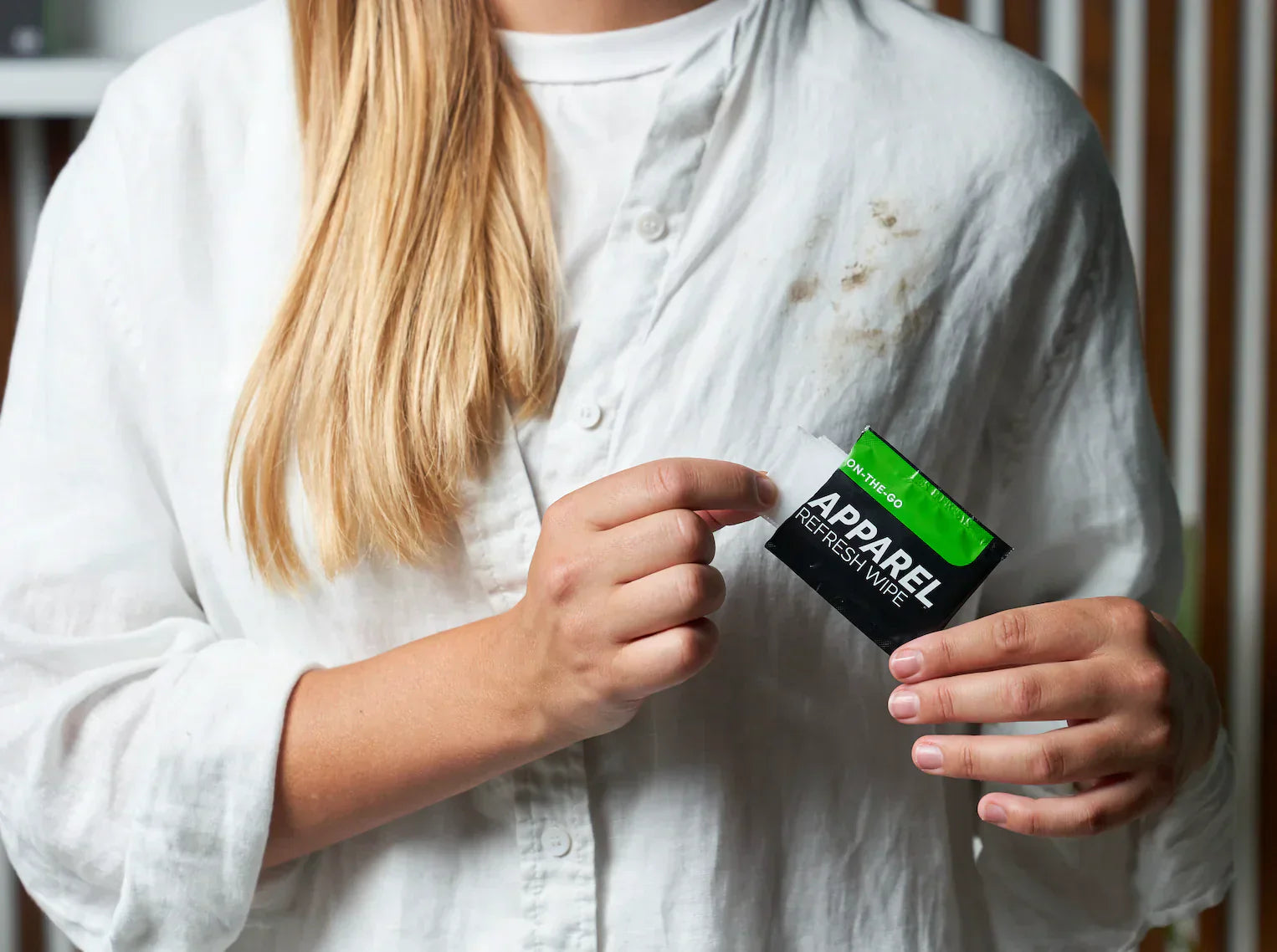 HOW TO USE APPAREL REFRESH WIPES
